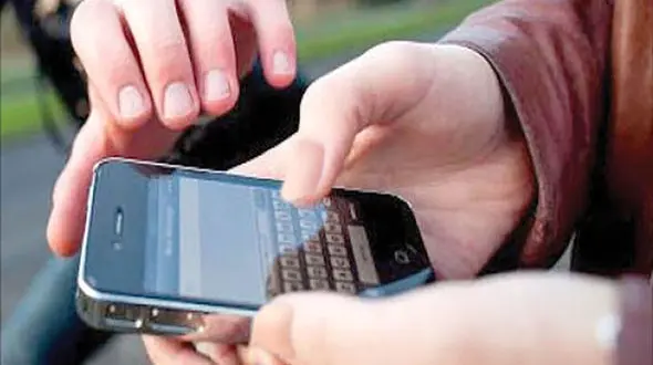 دستگیری موبایل‌قاپ‌های حرفه‌ای در تهرانپارس / اعتراف به ۱۰ فقره سرقت