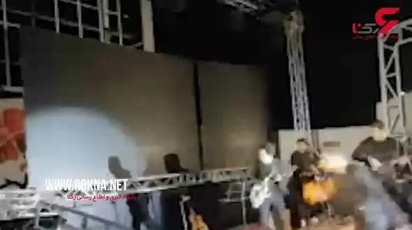 لحظه سقوط تلویزیون بزرگ شهری روی نوازنده گروه پاپ + فیلم 