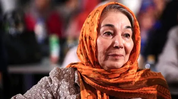 عکس سفر در زمان / عکس اوج جوانی پروانه معصومی  همراه شوهر و پسرش / سال ۱۳۵۱
