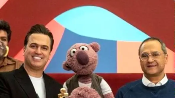 یادی کنیم از سکانس خنده دار خندوانه؛ ترسوندن جناب خان توسط حامد، یجوری ترسید درخواست زیرشلواری کرد/ میگه آهنگی از نارگیل ترین آدمای دنیاست