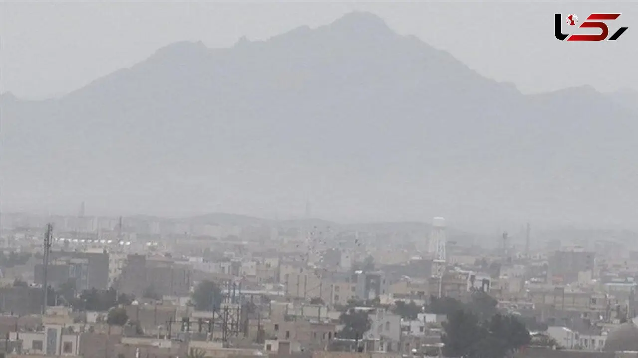 طوفان شن با سرعت 100 کیلومتر آسمان زاهدان را سیاه کرد + فیلم و عکس