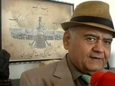 واکنش‌های متناقض به خبر پناهندگی اکبر عبدی به ترکیه / آیا “هنرمند مردمی” واقعاً ایران را ترک کرده است؟