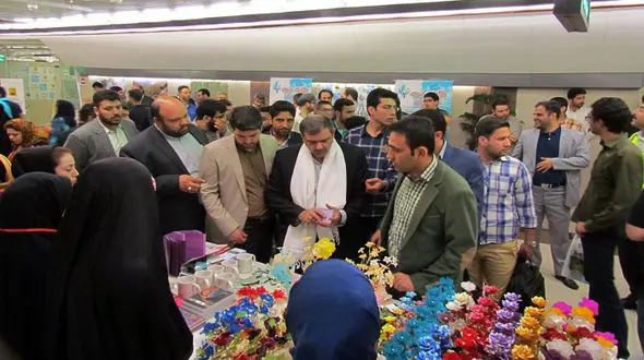 بازارچه خوداشتغالی در زیرگذر مترو تئاترشهر برپا شد