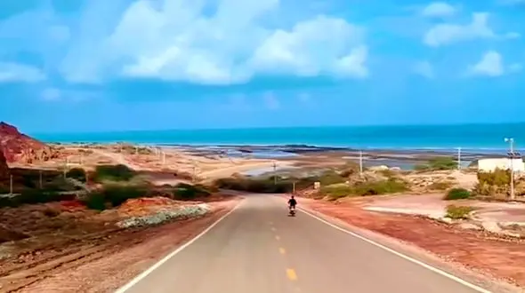 جاده جزیره هرمز برای سفر در عید + فیلم