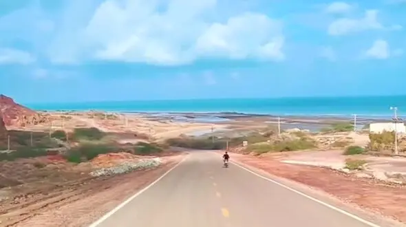 جاده جزیره هرمز برای سفر در عید + فیلم