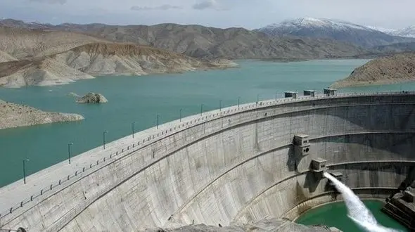 نباید حجم ذخیره آب سد زاینده‌رود به صفر برسد