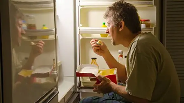 چرا  همیشه احساس گرسنگی می کنیم؟