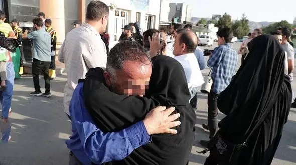 آزادی یک پدر زندانی در همدان پس از ۱۰ سال + عکس