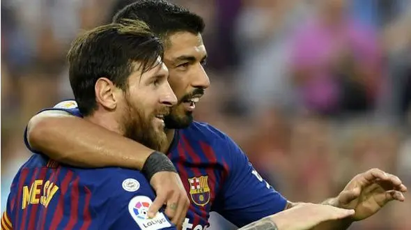 شوخی عجیب سوارز با مسی در مستطیل سبز