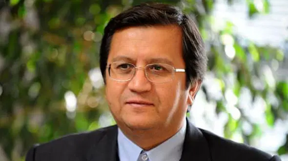  تبریک رییس کل بیمه مرکزی به کارمندان +عکس 