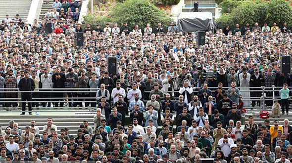 برای نخستین بار شکل گرفت / سرویس رسانی تاکسی‌ های برقی به نمازگزاران عید سعید فطر 