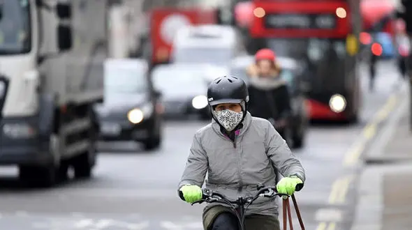 قربانی های کرونا در انگلیس به پنج هزار نفر نزدیک شد