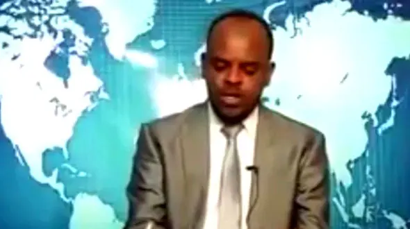 اتفاقی عجیب برای گوینده خبر در برنامه زنده + فیلم