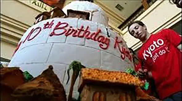 کیک تولد ۲۰۰ متری در بلوار کشاورز تهران