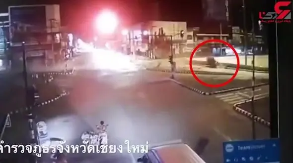 پرت شدن وحشتناک یک زن از خودرو هنگام تصادف در اتوبان + فیلم