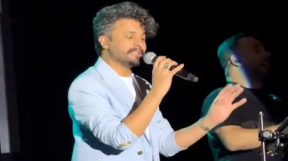 فیلم آواز مصطفی راغب با آهنگ هایده در کنسرتش /  نگو نگو نمیام امید و پر دادن دیگه سخت برام...!