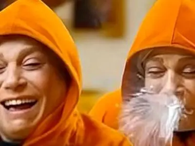 فیلم/ پشت‌ صحنه خنده‌ دار آب بالا آوردن گوهر خیراندیش در سریال «لالایی» / شما ذخیره مایعاتتون تکمیله