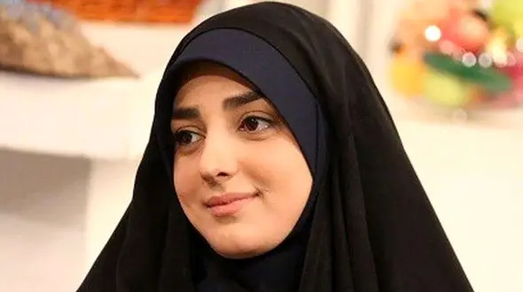 ناز و ادای ستاره سادات قطبی با روسری های حجاب شیکش