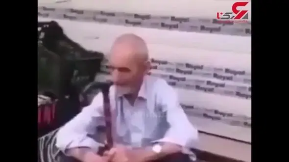 آواز خواندن بازیگر معروف ایرانی و پول دادن مردم به وی در کنار خیابان / او دیگر دستفروشی نمی کند+فیلم