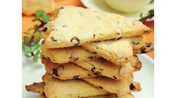 طرز پخت نان کشمشی
