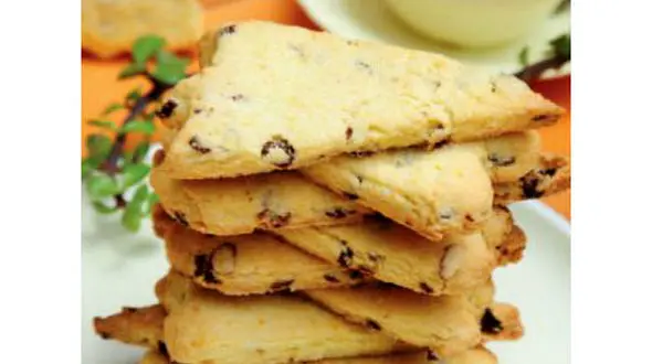 طرز پخت نان کشمشی