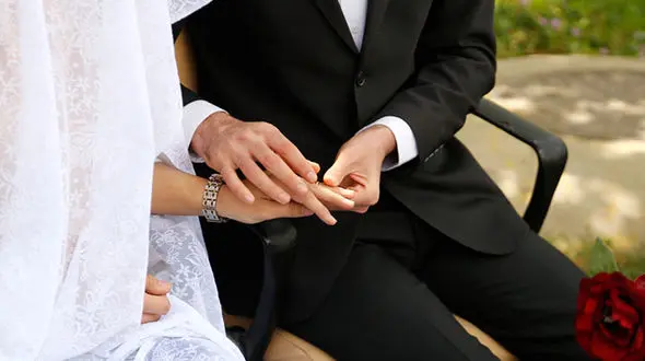 3 عکس دیدنی از مراسم عقد درچند قدمی اعدام / در محوطه زندان رجایی شهر برگزار شد + تصاویر