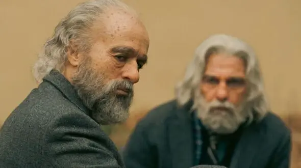 این دو مرد را می شناسید؟ / حدس بزنید کدام بازیگران جذاب و معروف سینمای ایران هستند!