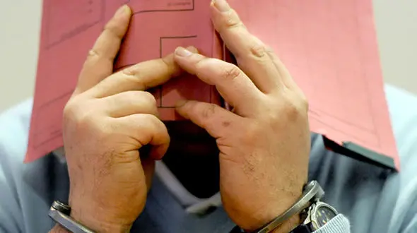 نبش‌ قبر 99 بیمار که پرستار روانی به آنان سم خورانده بود+ عکس