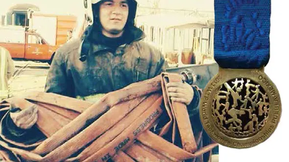 اشک های فرمانده پای ویرانه های پلاســــکو + عکس