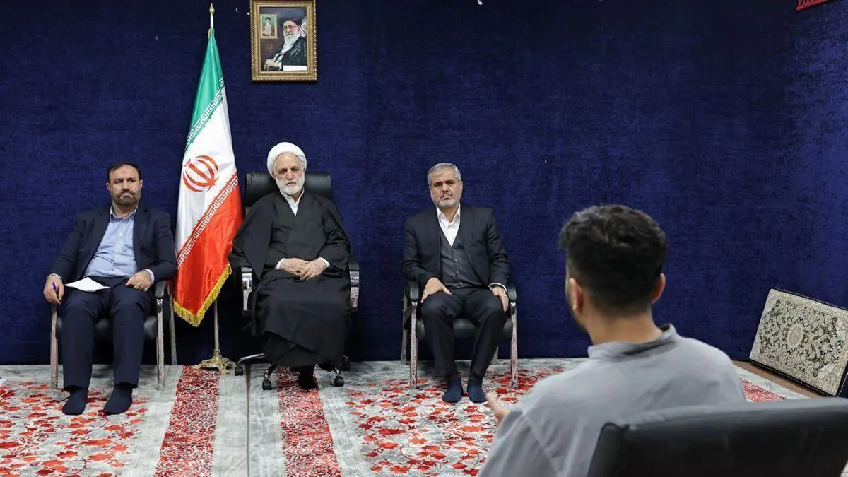 فیلم مواجهه سازنده کوکتل مولوتوف با رییس قوه قضاییه