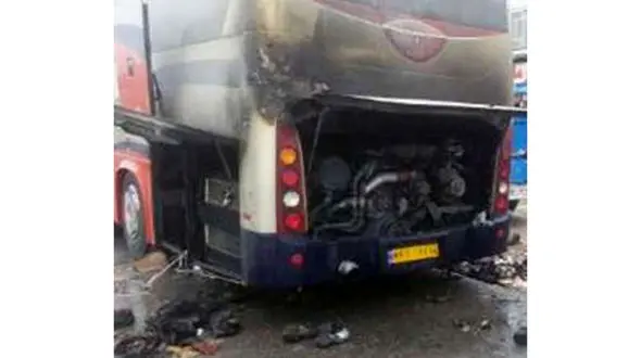 اتوبوس شیراز آتش گرفتن  لامرد دچار حریق شد