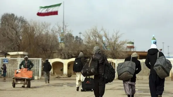 روزی 12000 ویزا برای افغانی‌ها صادر می‌ شود ! / چرا دولتمردان بحران مهاجران افغان در ایران را نادیده می‌گیرند؟