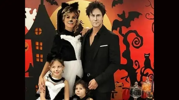  شاهرخ استخری و زن و دخترانش در محله ترسناک ارواح ! + فیلم هالووین آقای بازیگر در بلژیک !