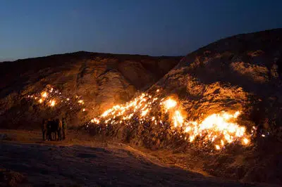 رازهای کوه تشکوه / طبیعت و افسانه‌ های قدیمی  این کوه که همیشه در آتش می سوزد + عکس ها