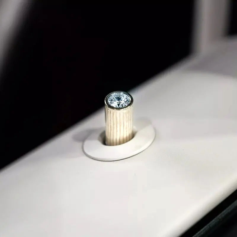 6310189
