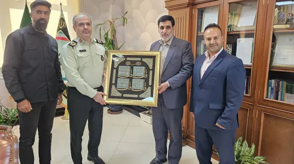تجلیل رئیس مرکز نیکوکاری شهدای مدافع حرم از فرماندهان و کارکنان فراجا به مناسبت هفته فراجا