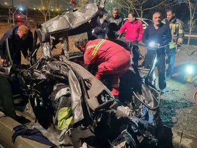 عکس های دلخراش از تصادف مرگبار بامدادی / زن و مرد جوان در پراید جان باختند