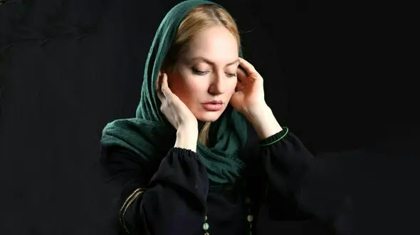 مهناز افشار و استایل جدید کرونایی در خارج از کشور + عکس