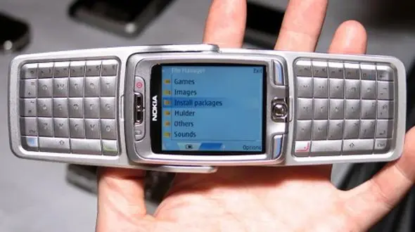 عکس های نوکیا E70؛ شاهکار طراحی موبایل در سال 2005