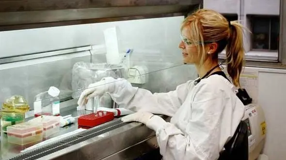 خانم دکتر ایرانی کرم ضد ایدز ساخت + عکس