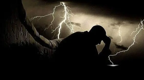 نقشه شیطانی پسر جوان برای همسر مدیرعال کارخانه /این جوان مدتی کوتاه درخانه این زن کار می کرد!