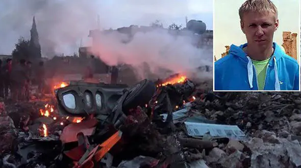 لحظه کشته شدن عجیب خلبان روس در محاصره تروریست ها + عکس و فیلم زمان حادثه