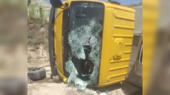 3 عکس دلخراش از واژگونی کامیونت حامل مرغ در جاده آبسرد به سمت ایوانکی