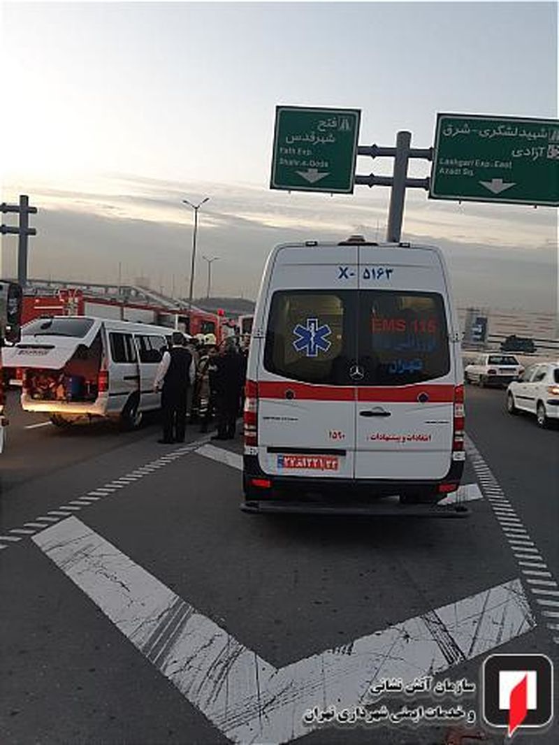 برخورد شدید دو خودرو با یکدیگر حادثه آفرید