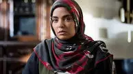 دکوراسیون مجلل و باکلاس منزل سپیده خداوردی بازیگر سریال خانه امن/ مبلمان چستر، گل و گیاه آپارتمانی برگ انجیری، چراغ دیواری دکوراتیو