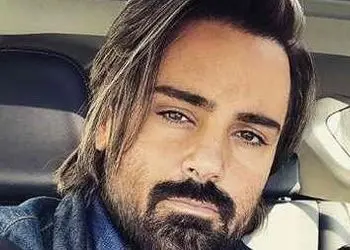 دانلود آهنگ جدید «خط قرمز» سهراب پاکزاد/ انگار اصلا بی تو یجوریه تنها برم توی جمعا میره توهم اخمام...+ موزیک ویدیو