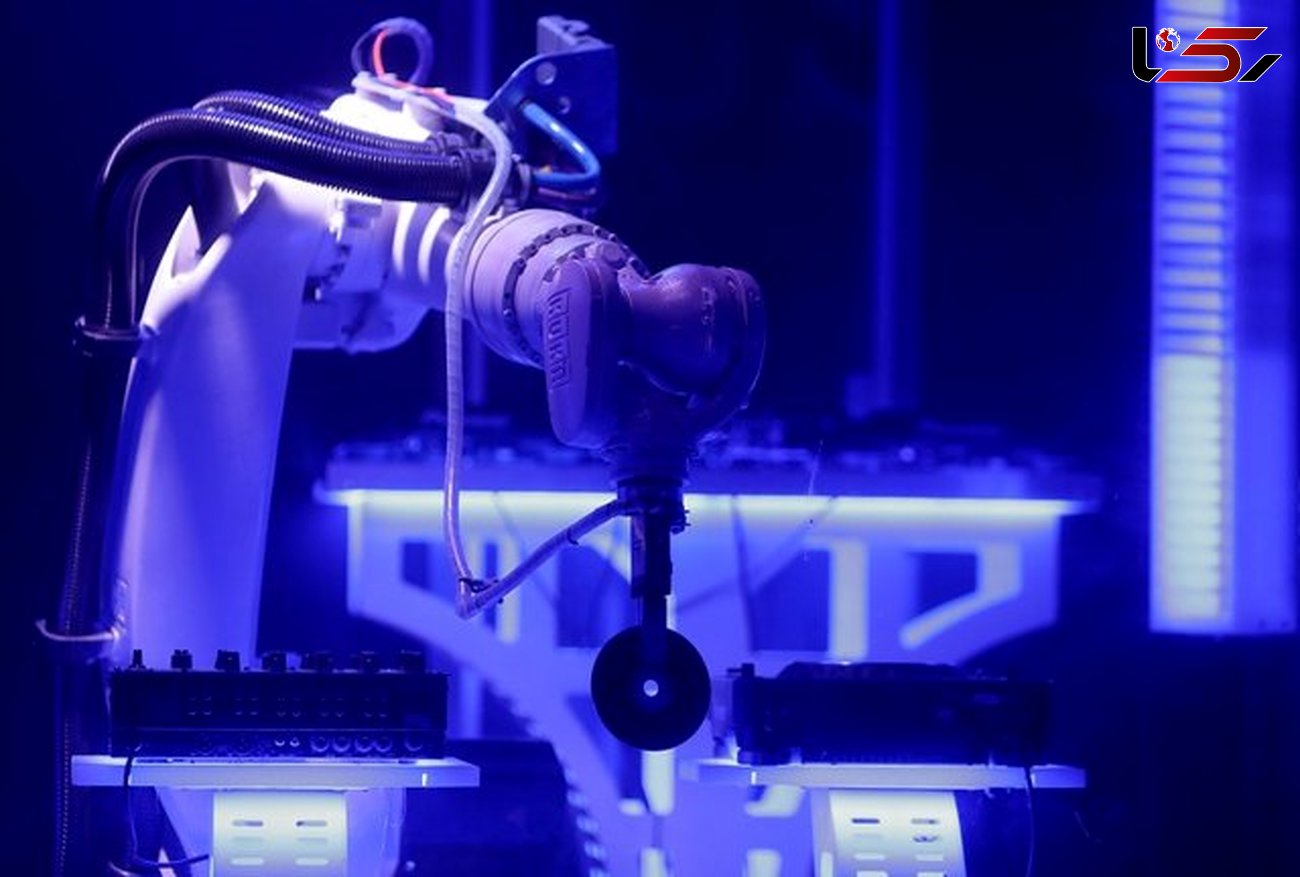 دی جی پراگ یک بازوی رباتیک است/دی جی ربات معروف در جمهوری چک