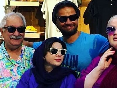 فیلم /جذاب تر از علی صادقی داریم / ما کلا  در خانواده لحظات جدی نداریم ...همه دارن به هم متلک میندازن ...+ عکس پدر مادر و خواهرش ...