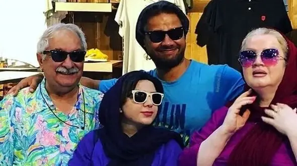 فیلم /جذاب تر از علی صادقی داریم / ما کلا  در خانواده لحظات جدی نداریم ...همه دارن به هم متلک میندازن ...+ عکس پدر مادر و خواهرش ...