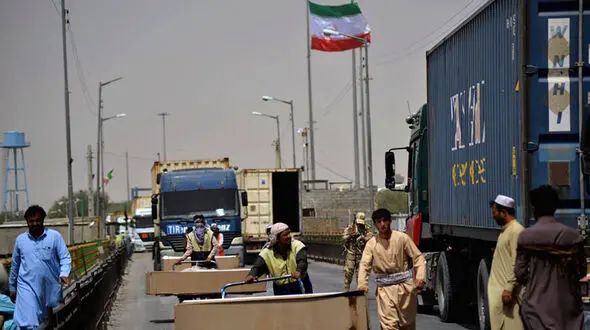 درگیری مرزبانان ایرانی در مرز نیمروز افغانستان / شلیک موشک‌ به ساختمان پلیس طالبان